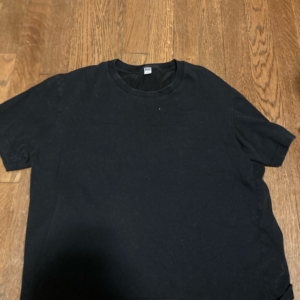 Uniqlo Black Cropped Tee